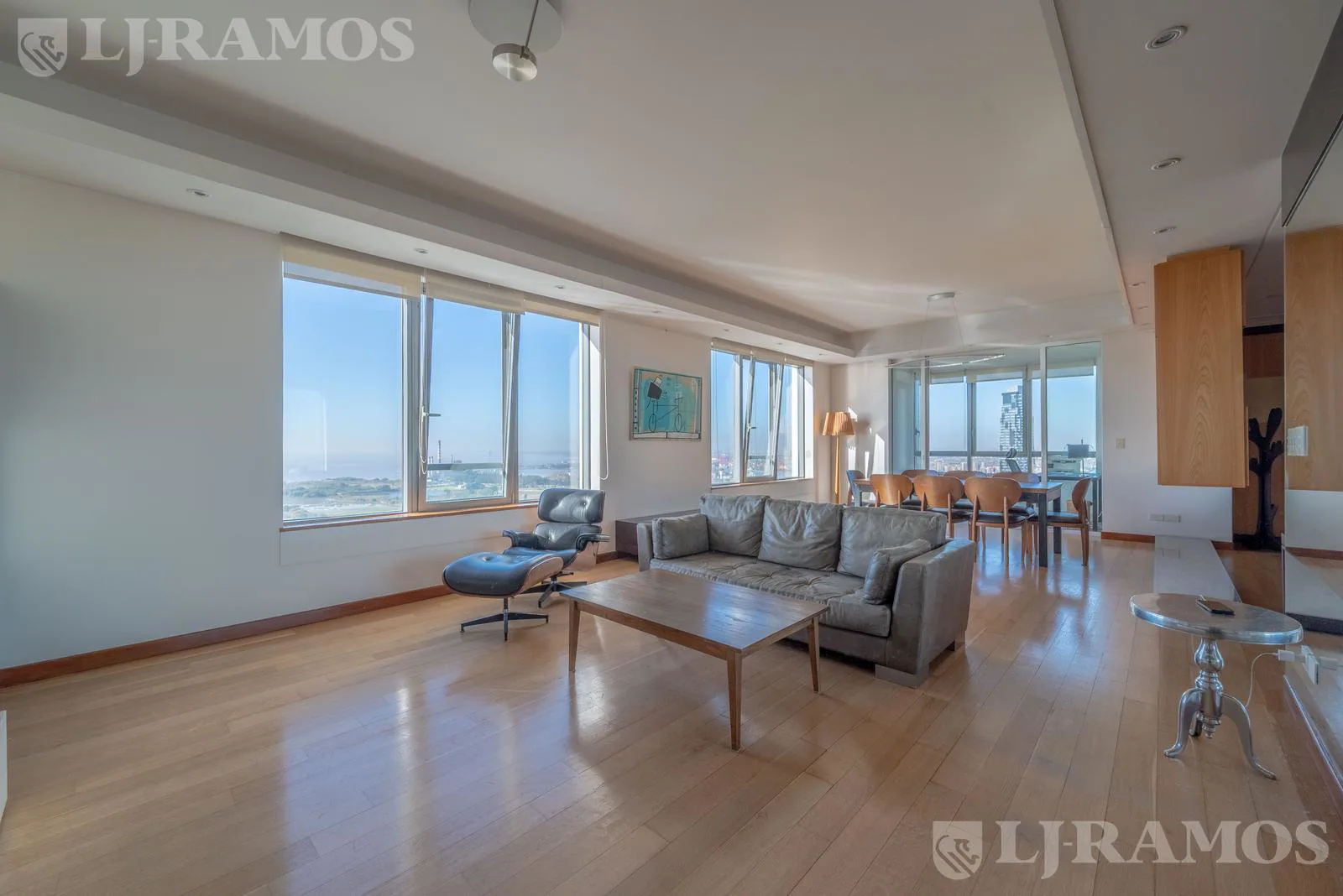 Puerto Madero.Torre El Faro. Piso alto . 2 cocheras. Alquiler foto 2