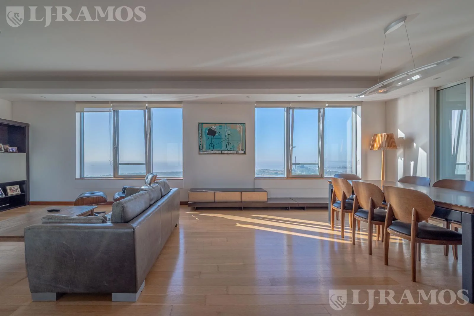 Puerto Madero.Torre El Faro. Piso alto . 2 cocheras. Alquiler foto 3