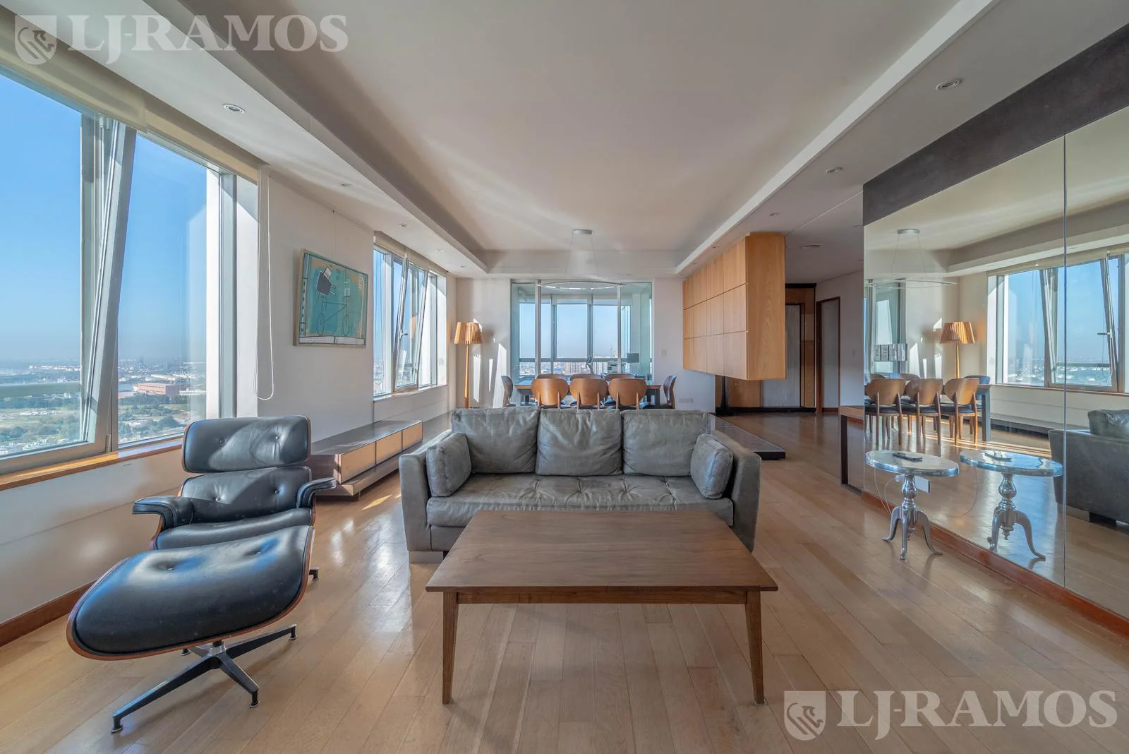 Puerto Madero.Torre El Faro. Piso alto . 2 cocheras. Alquiler foto 4