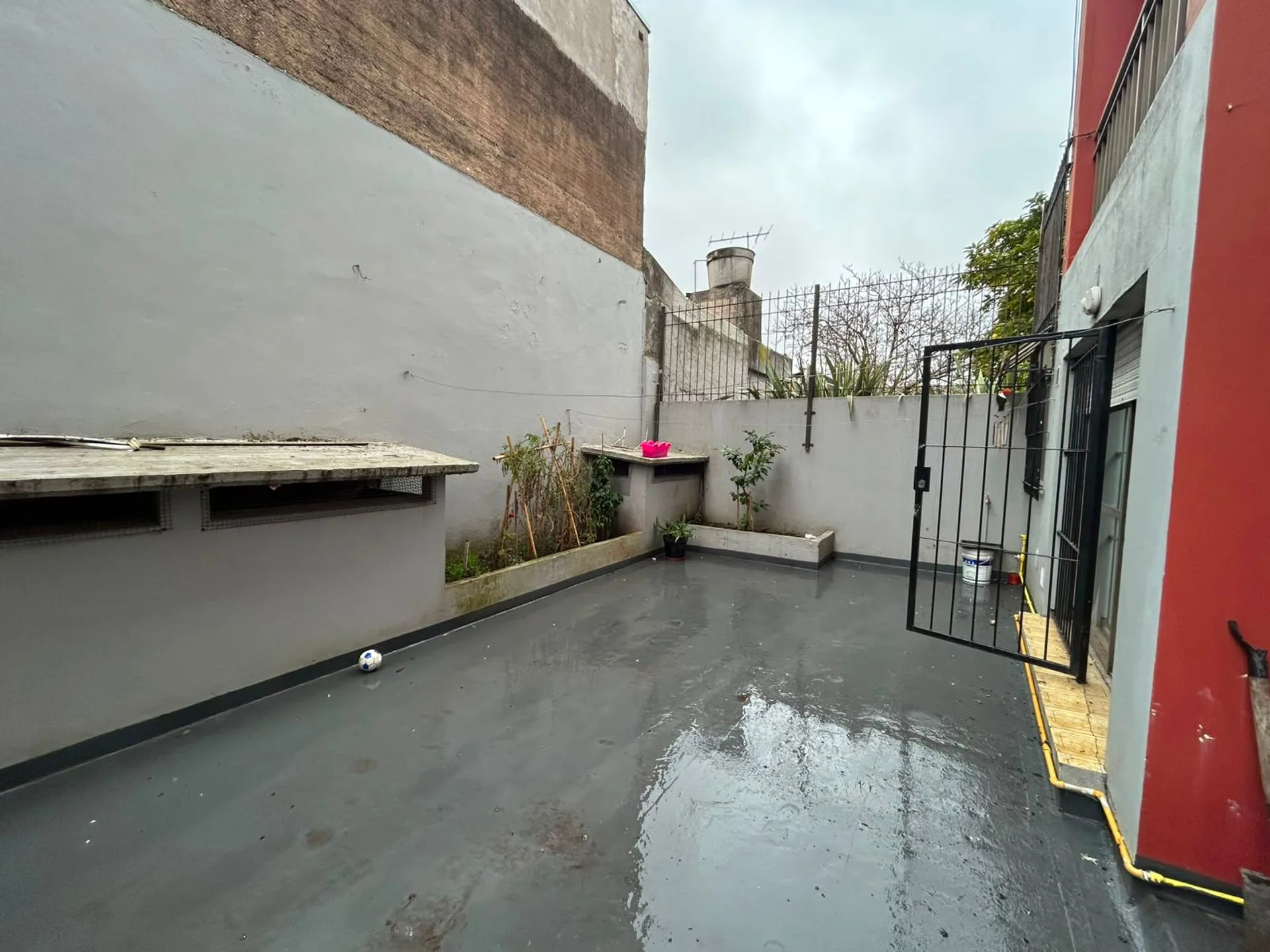 Venta Depto 2 Amb c/ patio zona San Juan foto 4