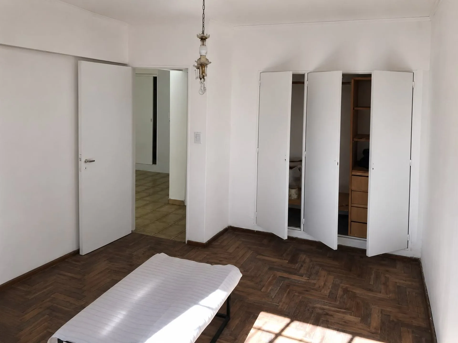 Venta Depto 2 Amb c/ patio zona San Juan foto 5