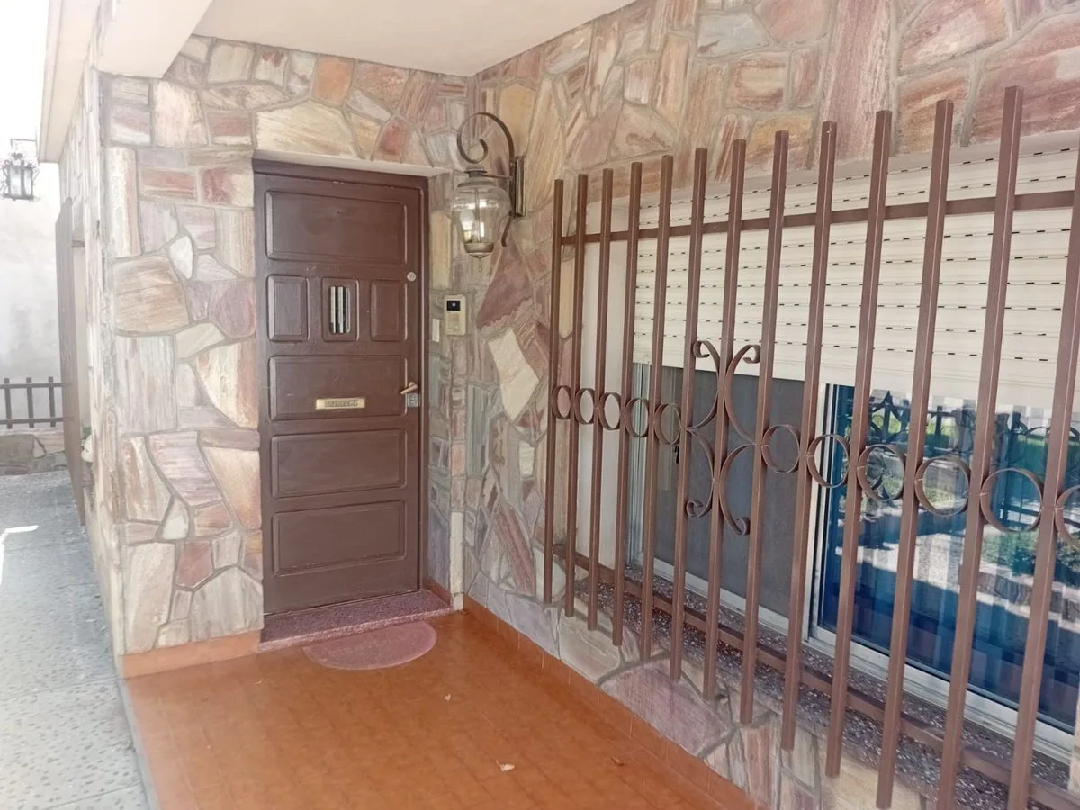 Casa 3 dormitorios, patio y cochera en Chajarí foto 2