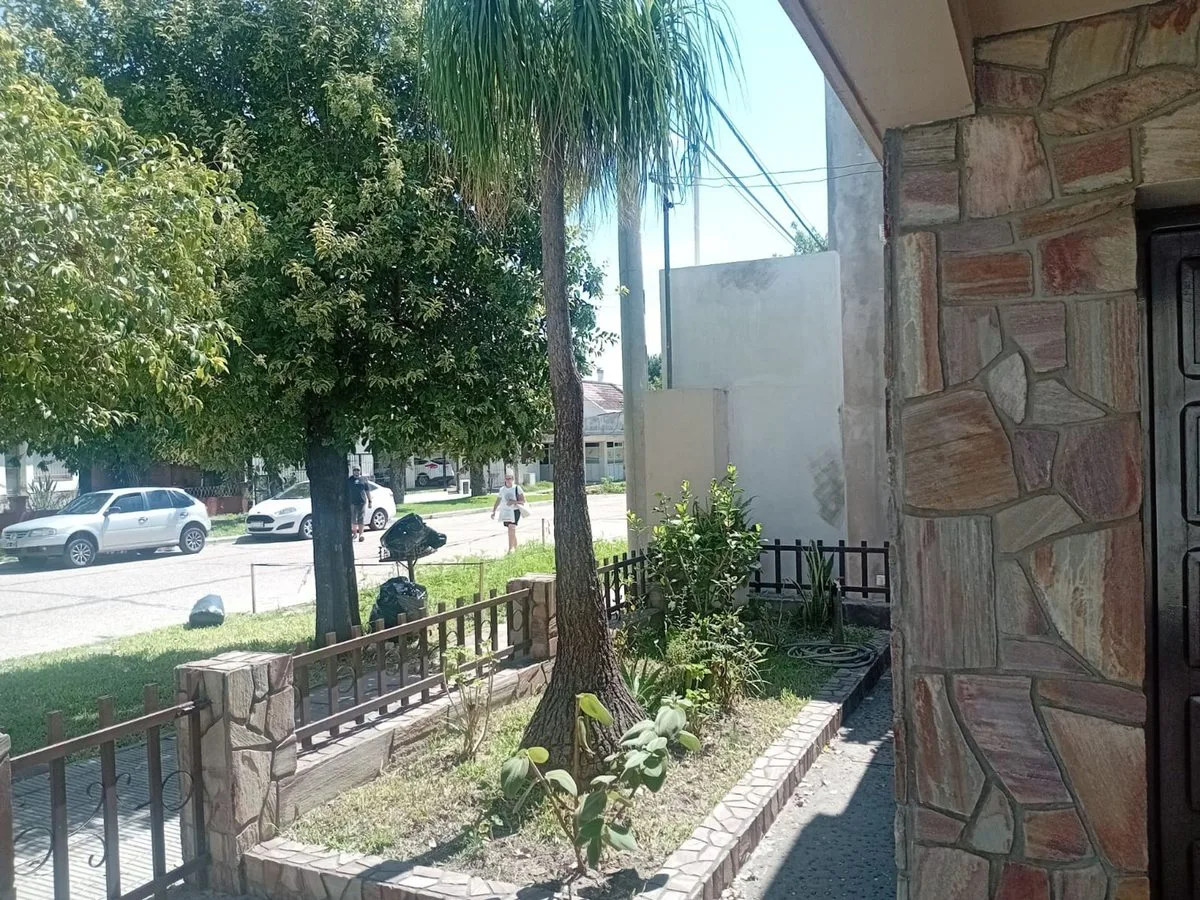Casa 3 dormitorios, patio y cochera en Chajarí foto 3