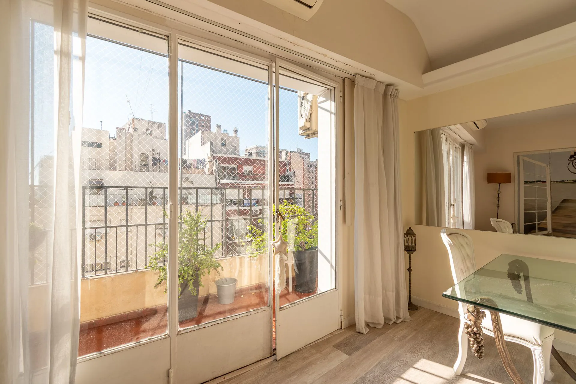Piso alto - 3 Amb. con balcón al frente - 98 m² foto 4