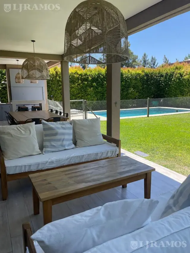 VERANO 2027 ! MUY LINDA CASA EN ALQUILER ENERO 27 - BARRIO LA DAMASIA