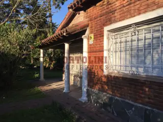 CASA VILLA UDAONDO A MTS DE PARQUE LELOIR foto 2