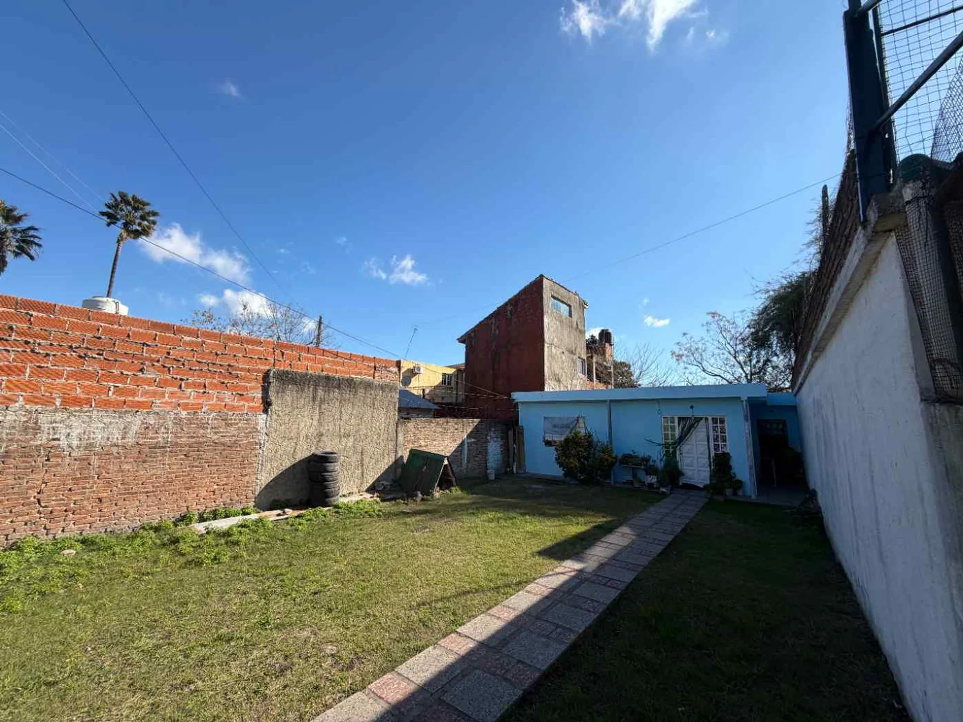 VENTA TERRENO C/CASA A REFACCIONAR RAFAEL CALZADA foto 2
