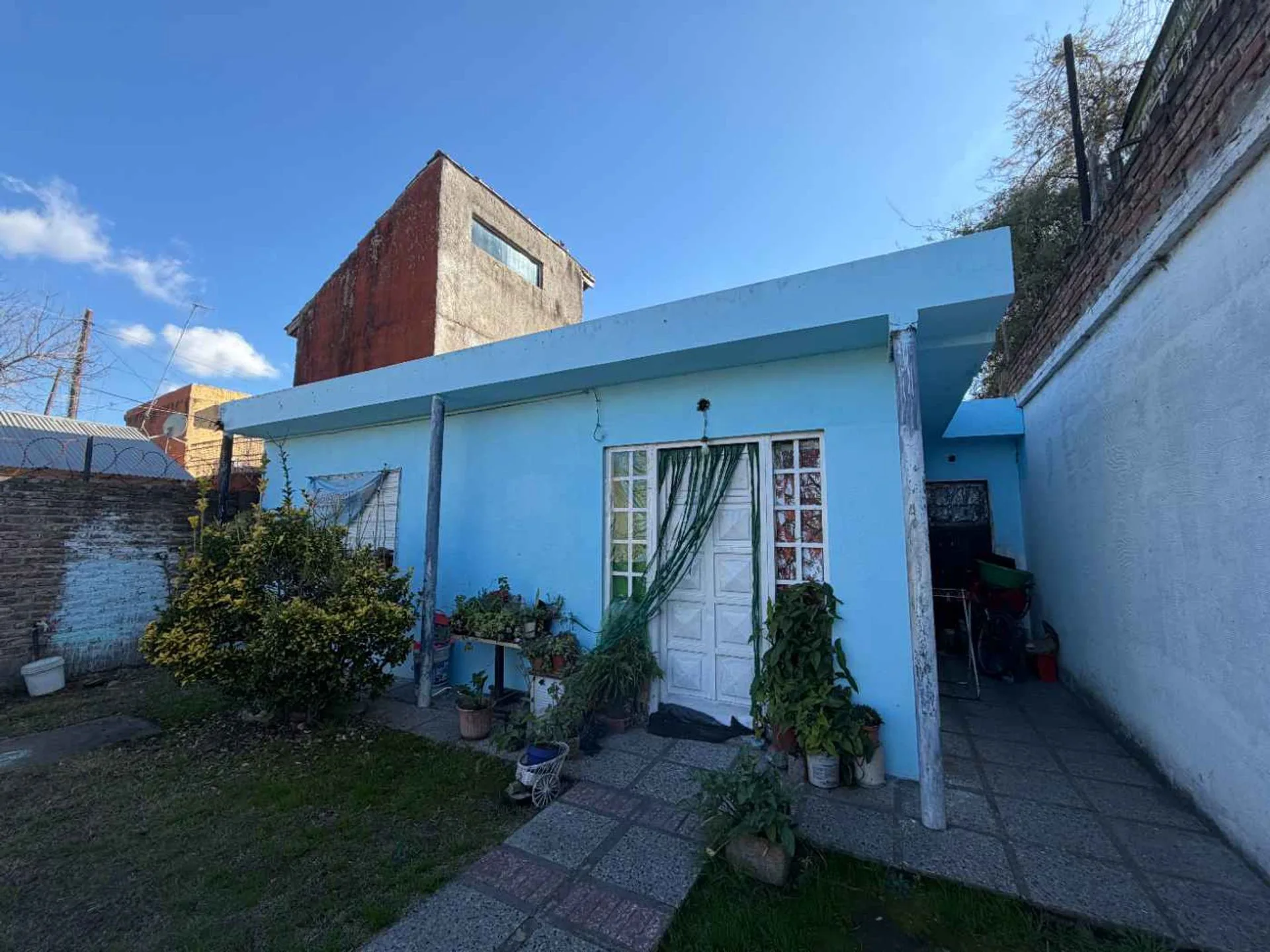 VENTA TERRENO C/CASA A REFACCIONAR RAFAEL CALZADA foto 4