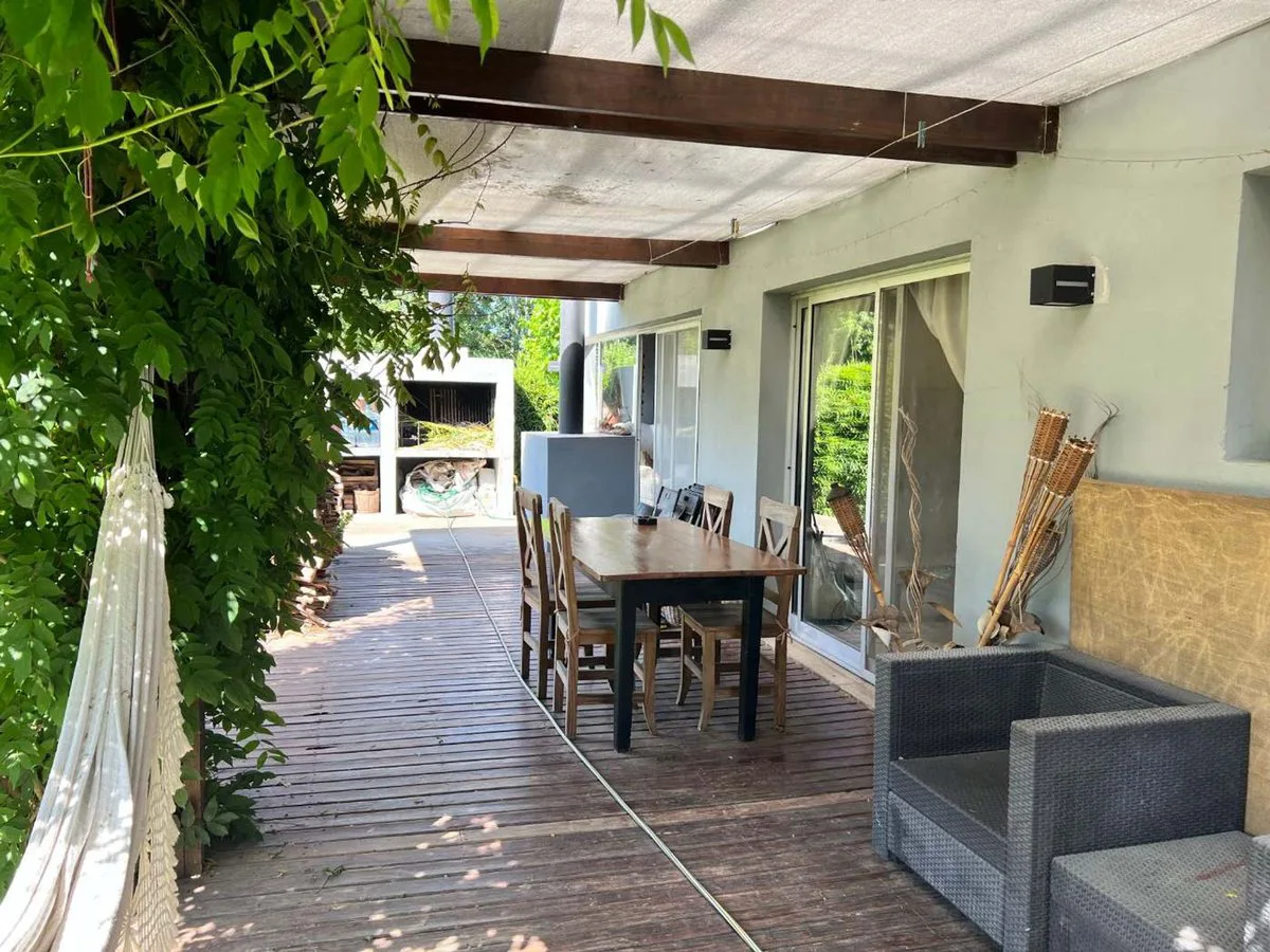 PH Tipo Casa en Barrio Cerrado con Jardín y Pileta foto 3
