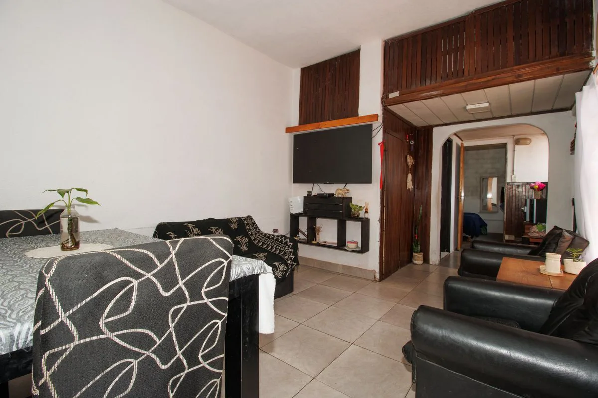 VENTA CASA 3 AMB EN POLVORINES A REFACCIONAR foto 5