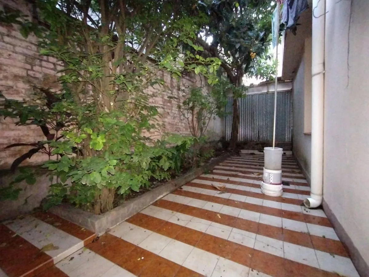 VENTA CASA COMERCIAL 12 AMBIENTES 240m²- B° CENTRO foto 3
