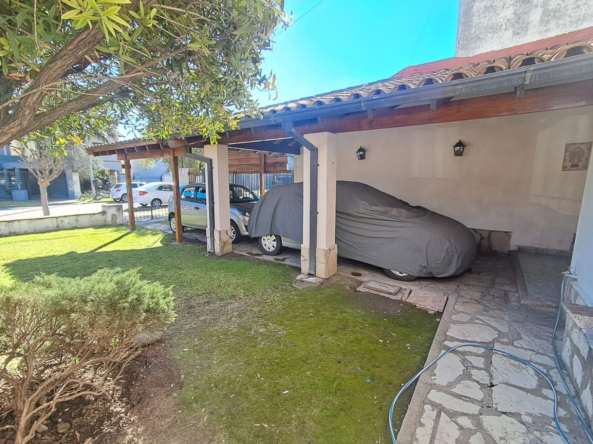 VENDE CASA SEIS AMBIENTES SAN ANTONIO DE PADUA foto 2