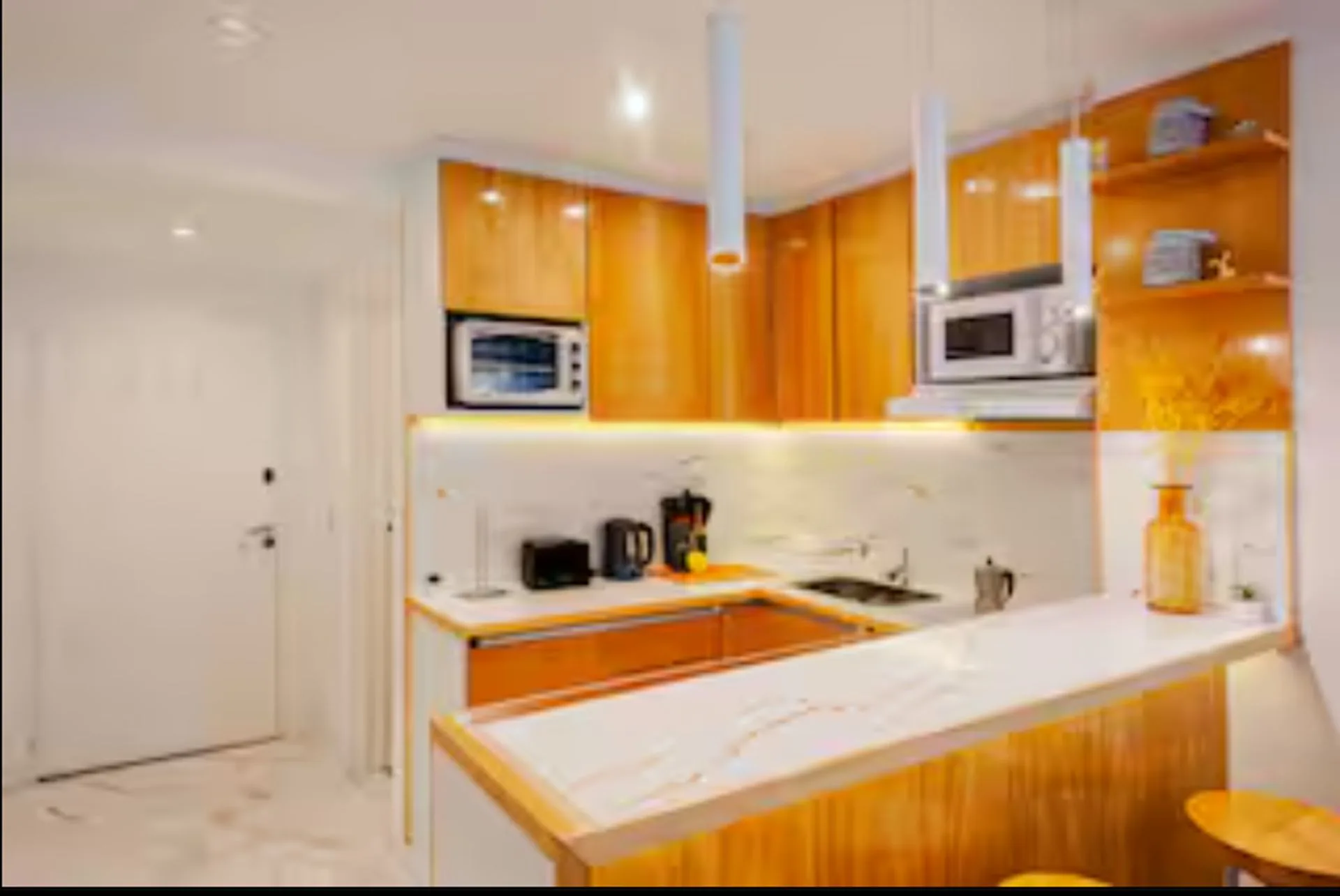 VENTA EN BLOCK 3 MONOAMBIENTES-BACK OFFICE COCHERA foto 4
