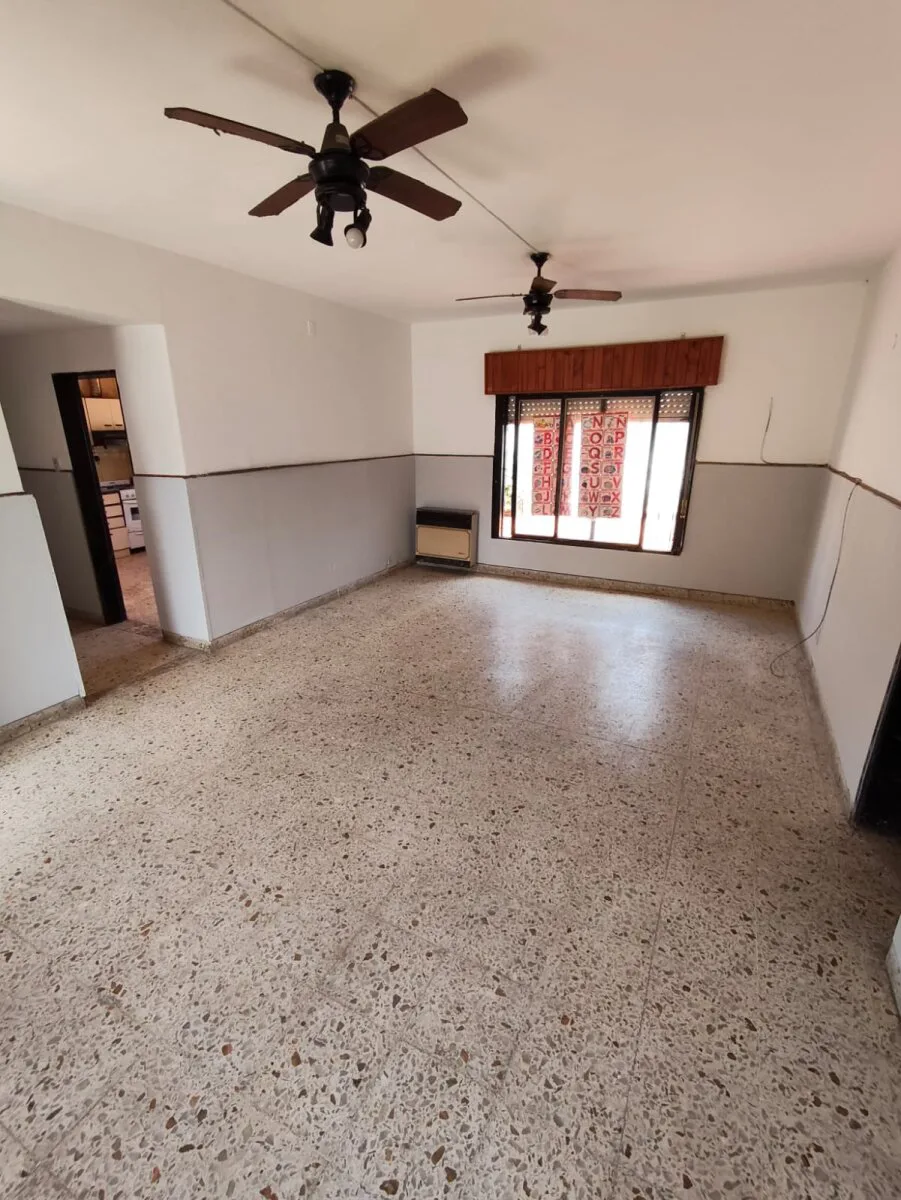 Casa en venta en Castelar, 4 ambientes, 200 m² foto 3