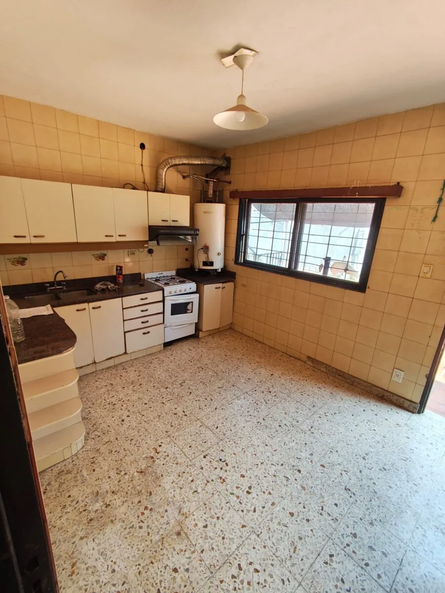 Casa en venta en Castelar, 4 ambientes, 200 m² foto 5