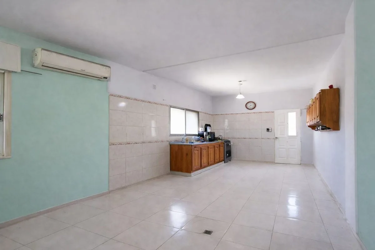 VENTA CASA VILLA DE MAYO, 300 M2, FINANCIA foto 3