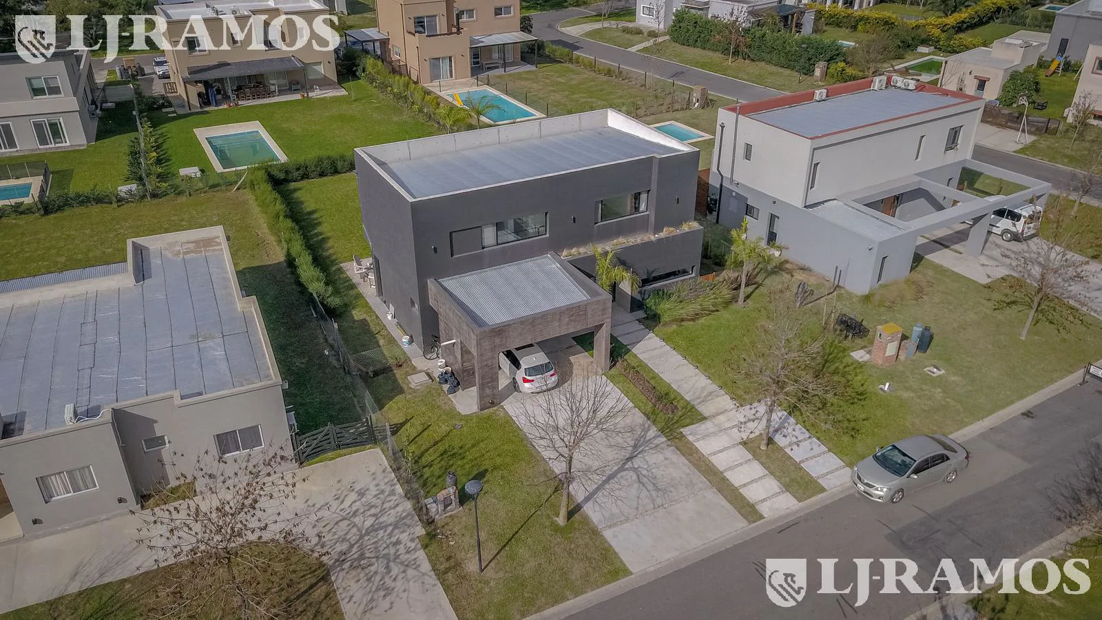 Espectacular Casa en venta sobre lote interno con pileta PG foto 4