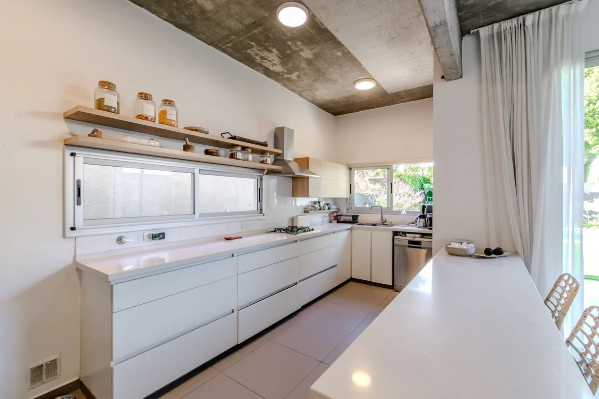 Casa en venta 5 ambientes jardin y pileta foto 4