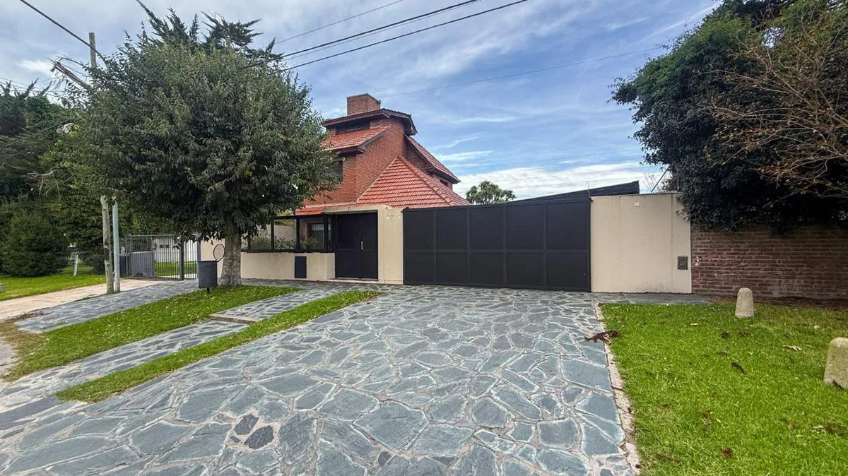 Venta Casa 5 amb en Caisamar c/ piscina y quincho foto 2