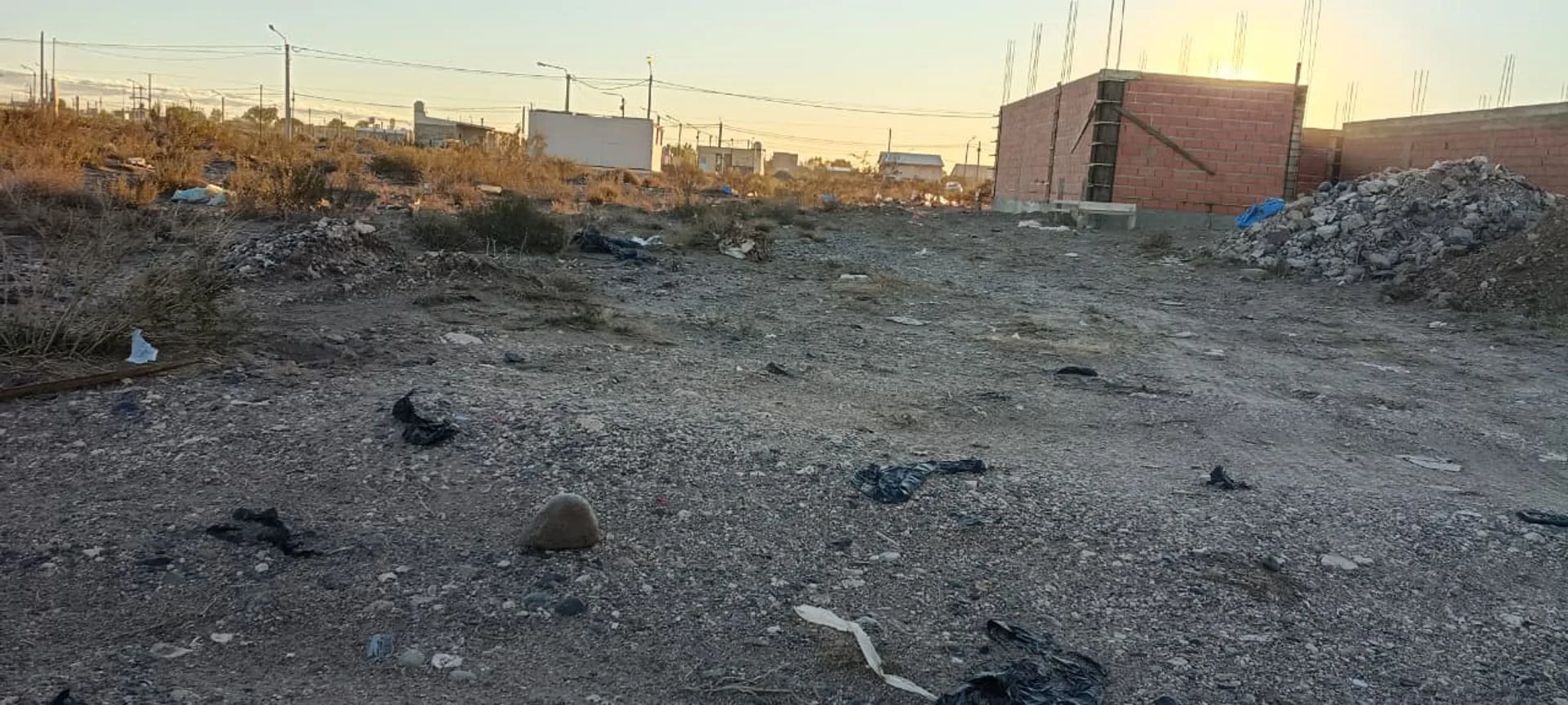 Lote 300 m2 con Escritura en Centenario foto 2