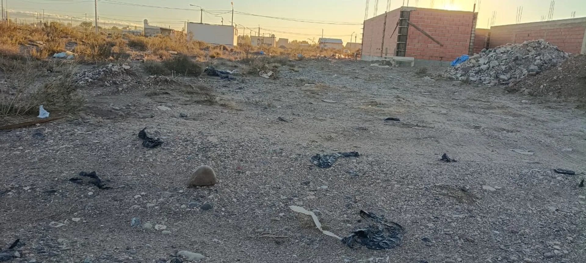Lote 300 m2 con Escritura en Centenario foto 5