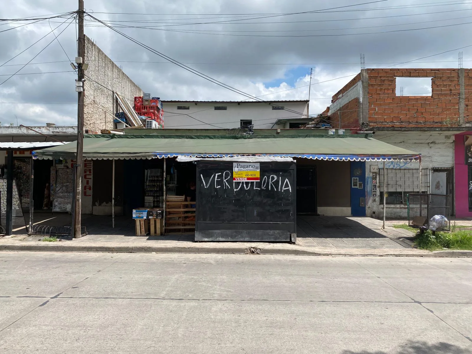 Local Comercial de 258 m² con Dos Depósitos foto 2