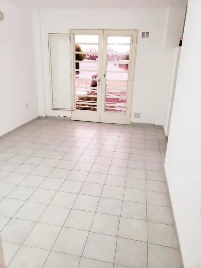 DEPARTAMENTO DE 1 DORM EN AV. 38 E/ 11 Y 12. ESTADO: EXCELENTE