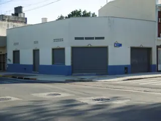 Casa en esquina con local A RECICLAR garaje 230mts foto 1