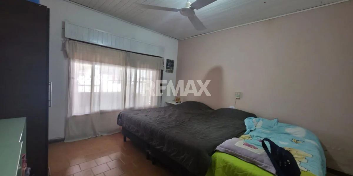 VENTA CASA A REFACCIONAR DEPARTAMENTOS CIPOLLETTI foto 3