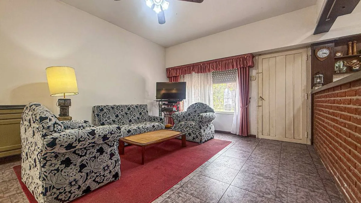 VENTA CASA 5 AMBIENTES PARQUE Y QUINCHO EN CAMET foto 2