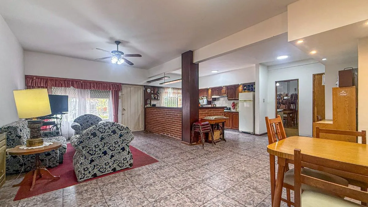 VENTA CASA 5 AMBIENTES PARQUE Y QUINCHO EN CAMET foto 4