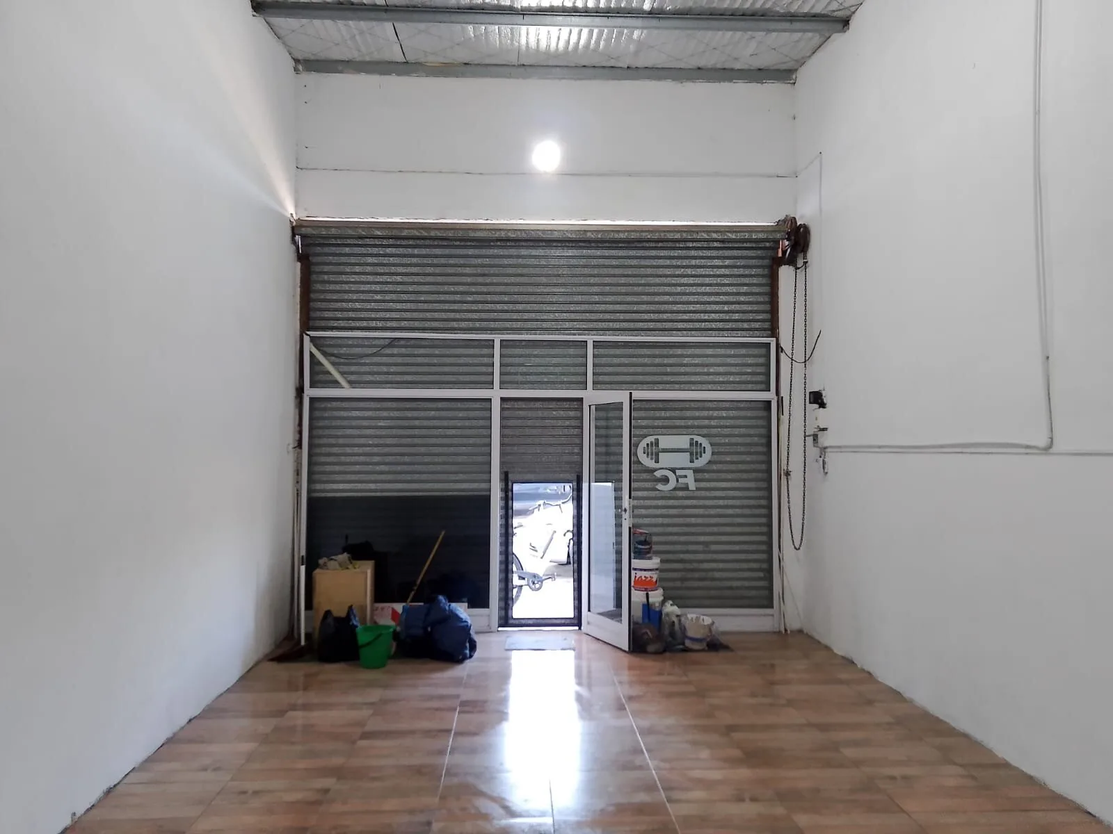 ALQUILER LOCAL COMERCIAL FLORENCIO VARELA foto 2