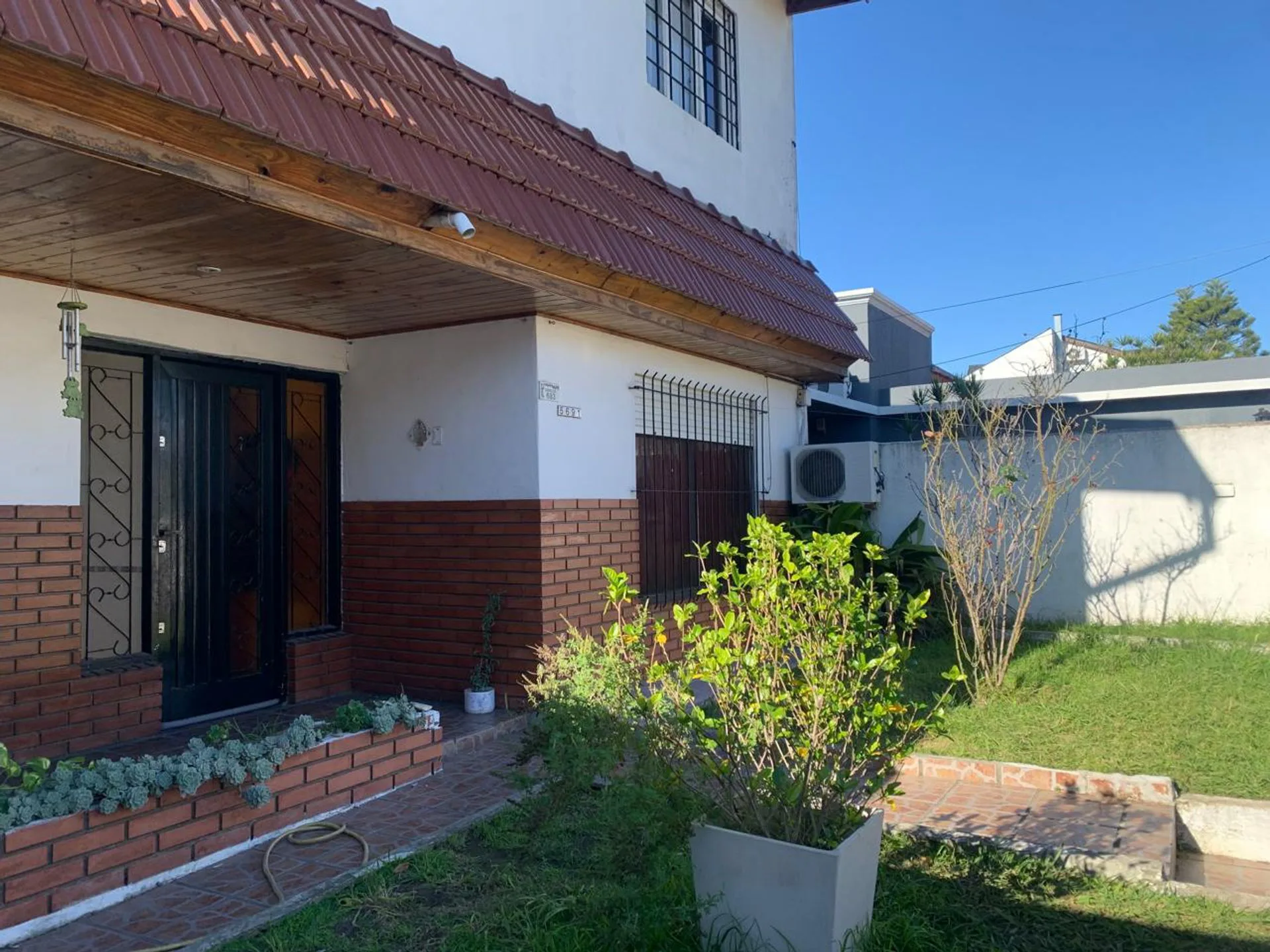 Venta casa 3 dorm lumin c/patio coch V. Ballester foto 3