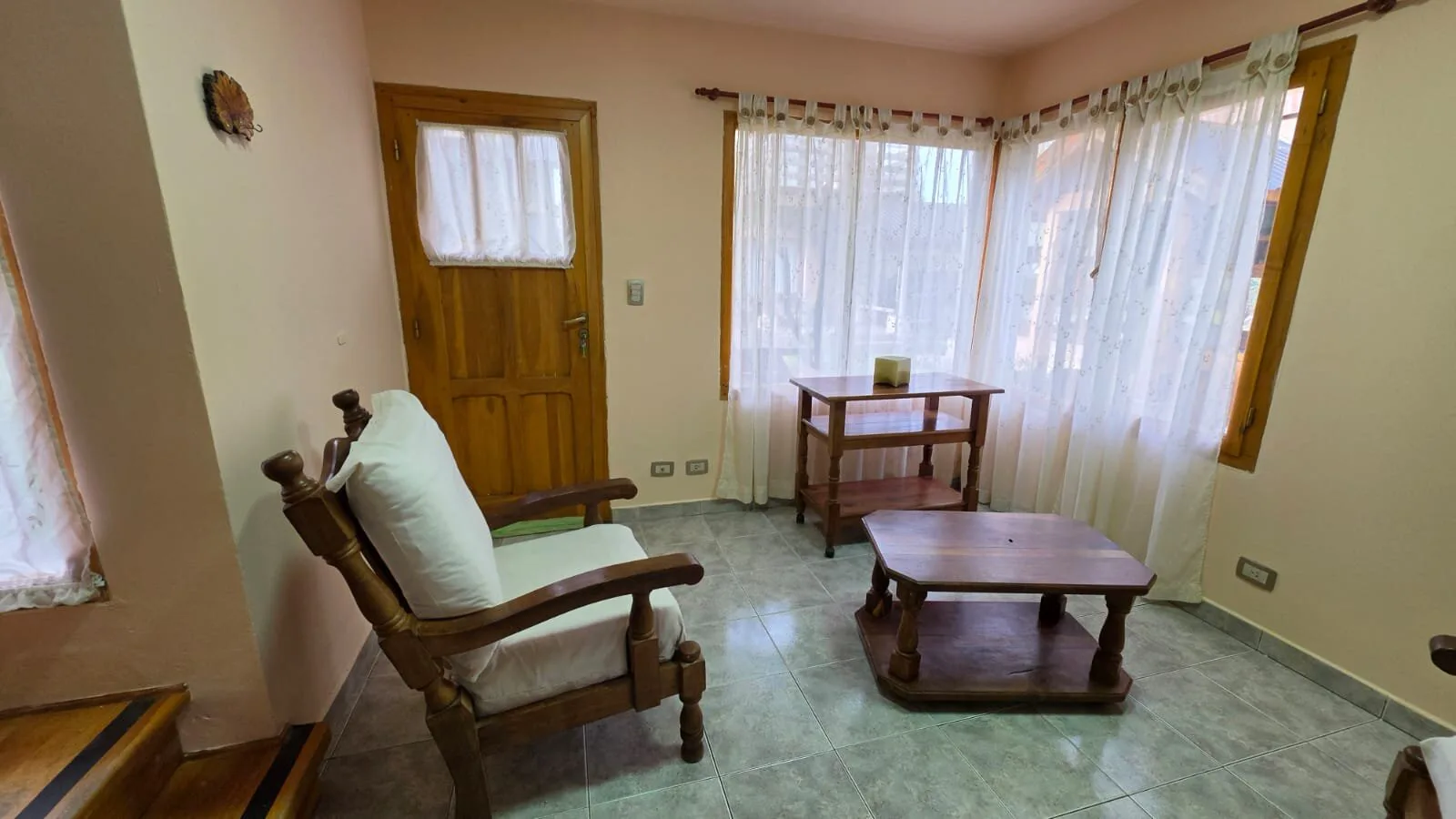ALQUILER DE CABAÑA DE 2 DORMITORIOS AMUEBLADA EN VILLA AYELÉN, ESQUEL foto 3