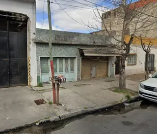 LOCAL 60MTS EN VENTA VALENTIN ALSINA CON VIVIENDA foto 2