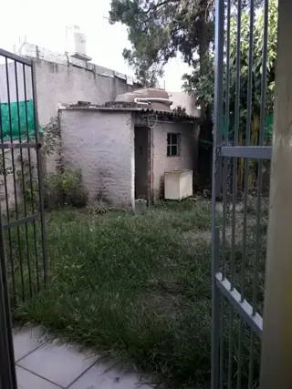 Ph tipo casa en alquiler. 3 dormitorios, jardin, cochera. foto 3