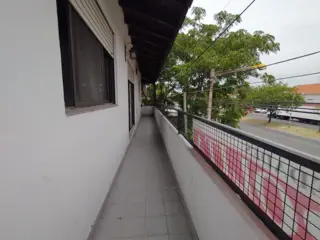 EXCELENTE DEPARTAMENTO DE 3 AMBIENTES CON BALCON foto 3