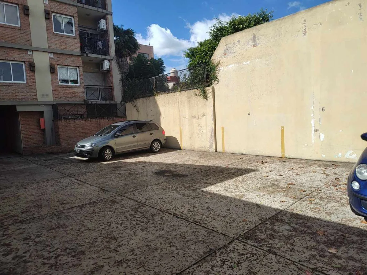 VENTA DEPARTAMENTO 2 AMBIENTES SAENZ PEÑA-COCHERA foto 2