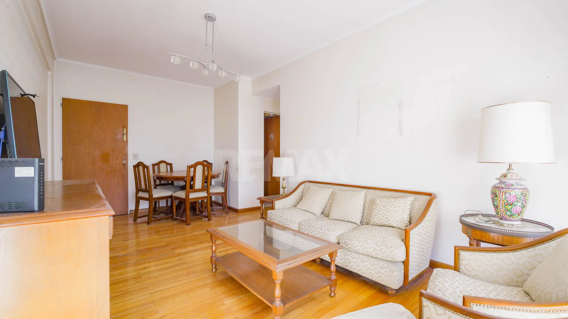 Venta depto 3 amb con balcón y cochera, Caballito foto 3