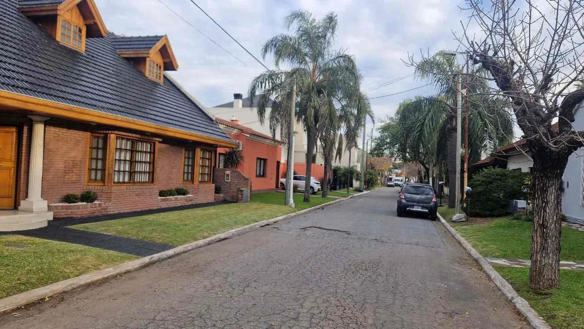 Venta Casa 6 Ambientes Cochera Pileta Ciudad Evita foto 5