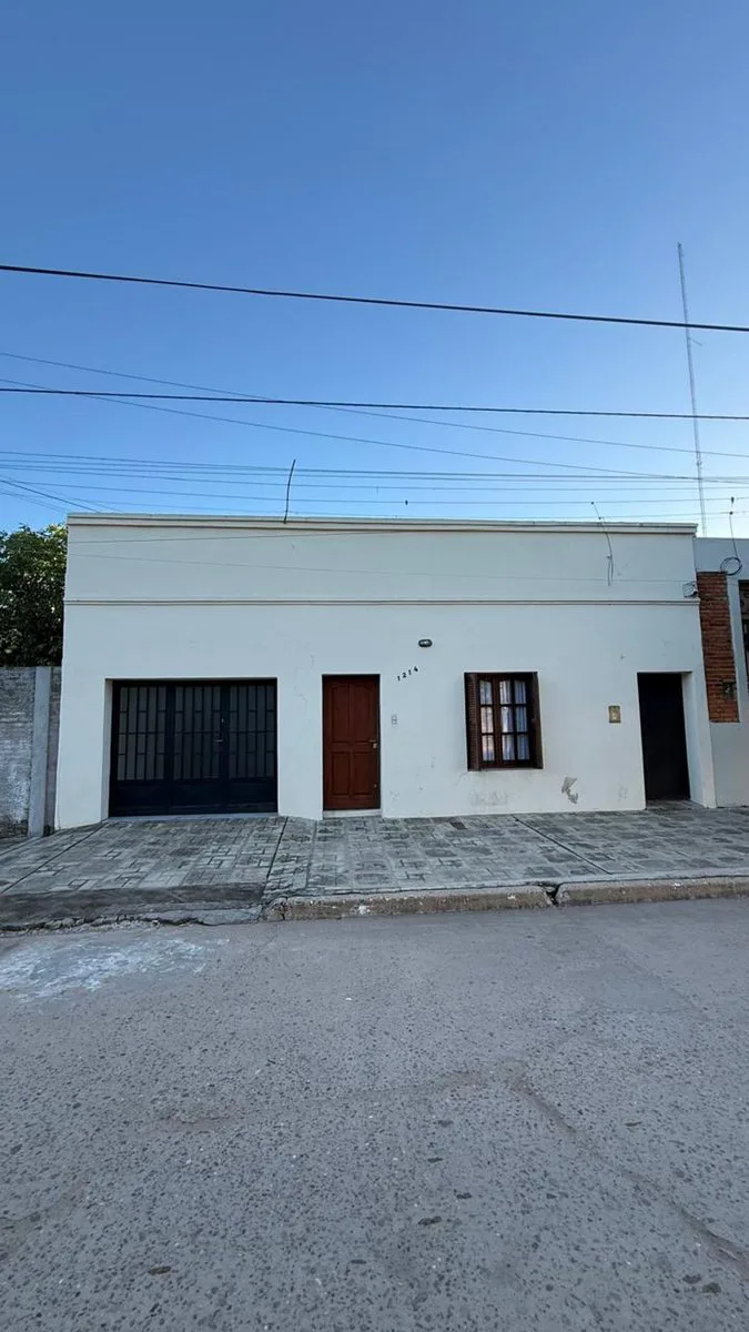 CASA CON PILETA EN VENTA ENTRE RIOS 1214 GOYA CTES foto 2