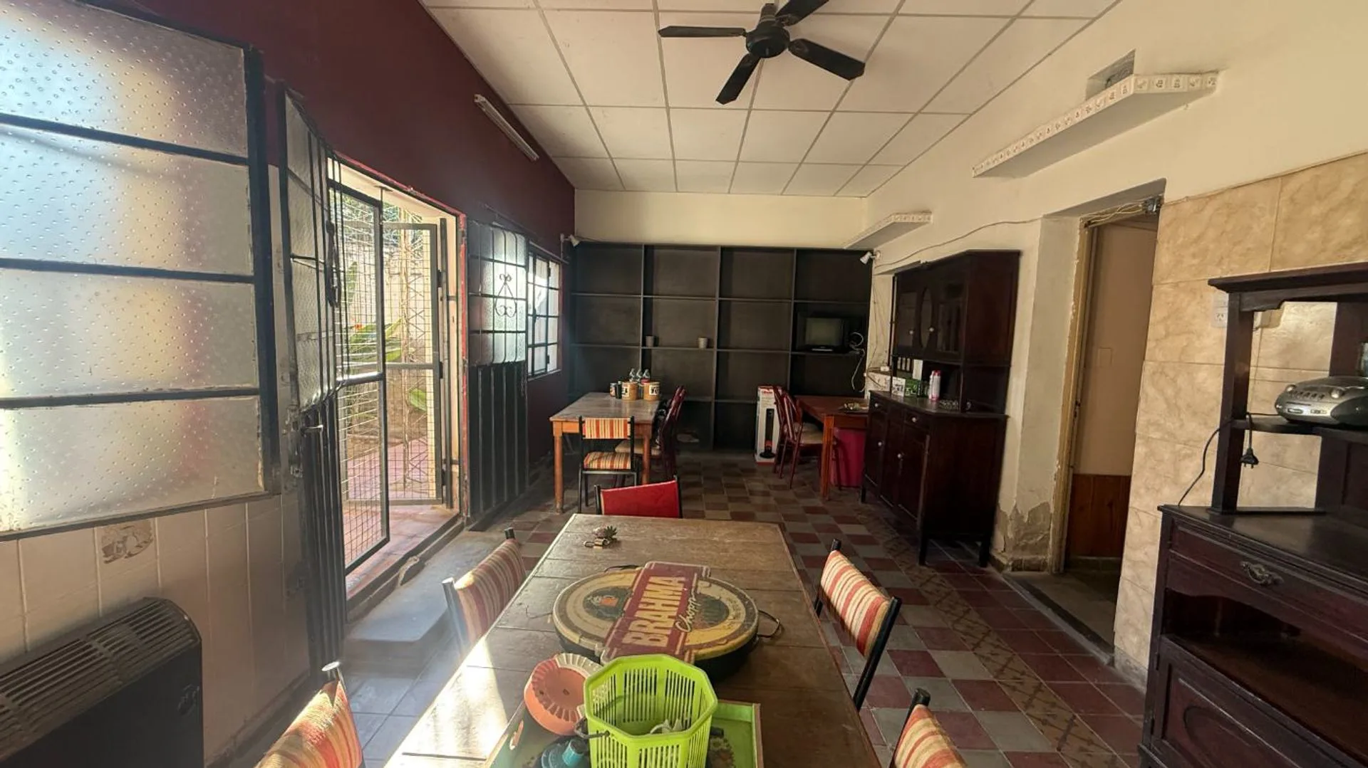 Casa de 2 Dormitorios en Venta Sobre Avenida foto 3