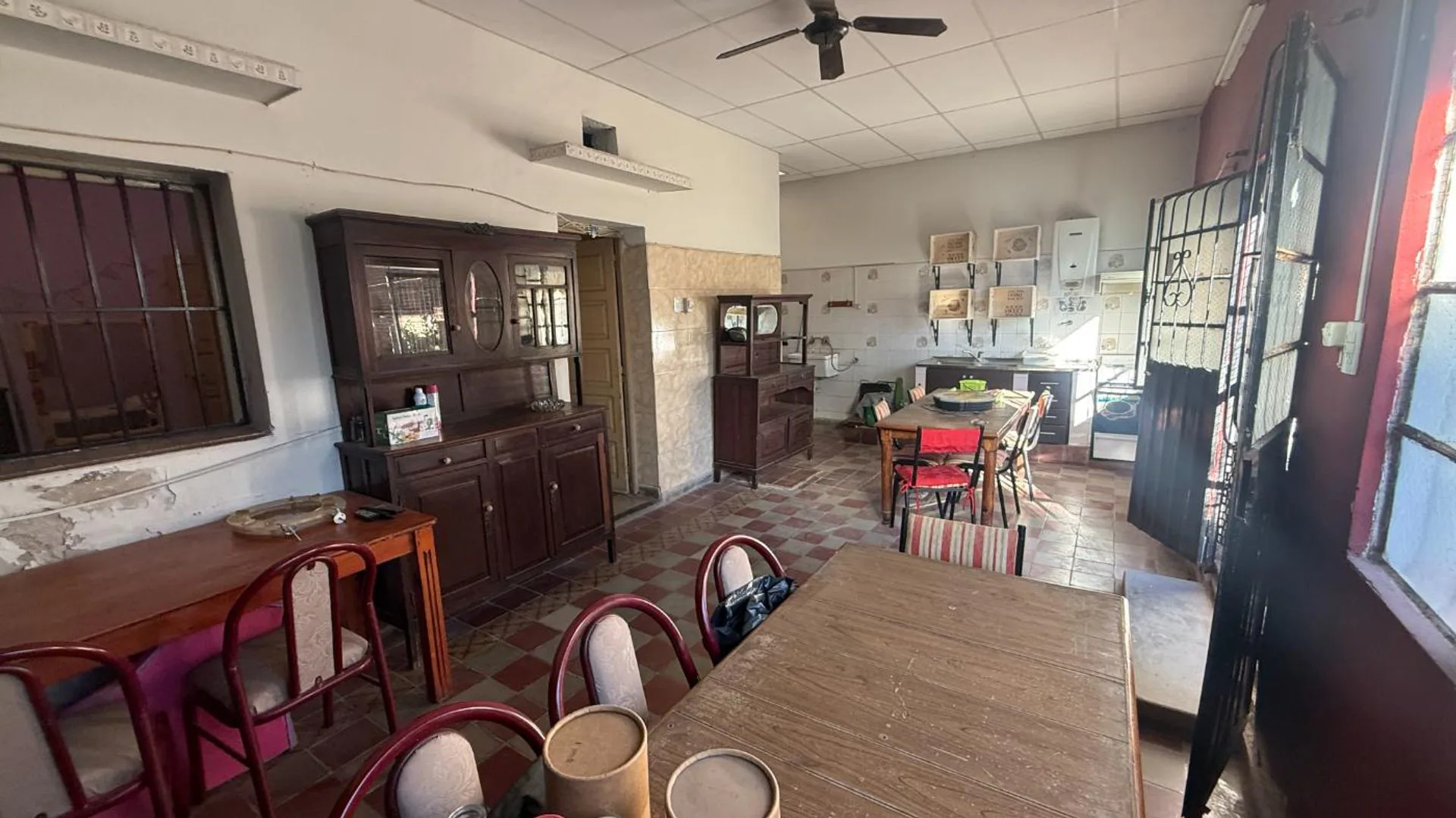 Casa de 2 Dormitorios en Venta Sobre Avenida foto 4