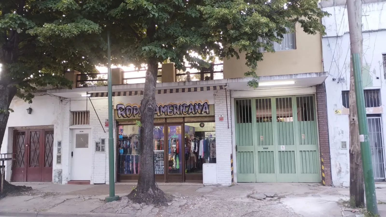 CASA CON NEGOCIO Y DEPARTAMENTOS EN ITUZAINGO NORTE