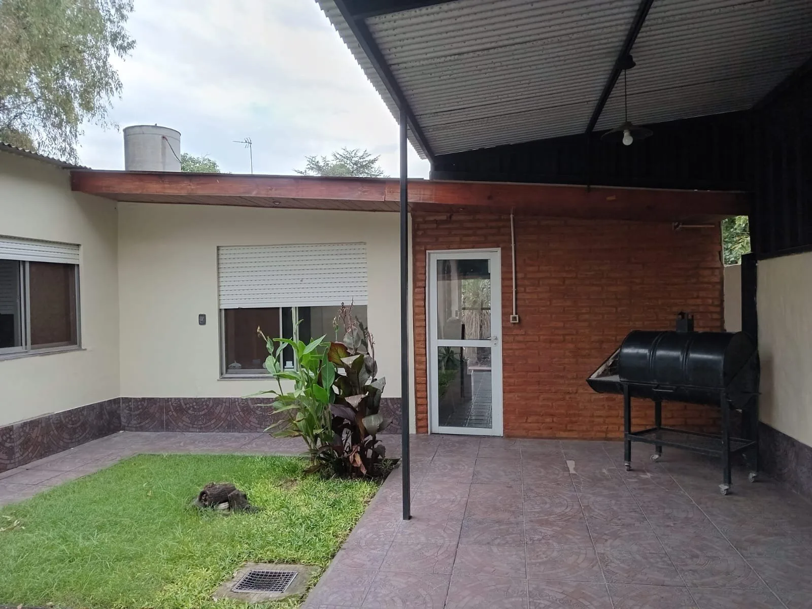CASA CON NEGOCIO Y DEPARTAMENTOS EN ITUZAINGO NORTE foto 4