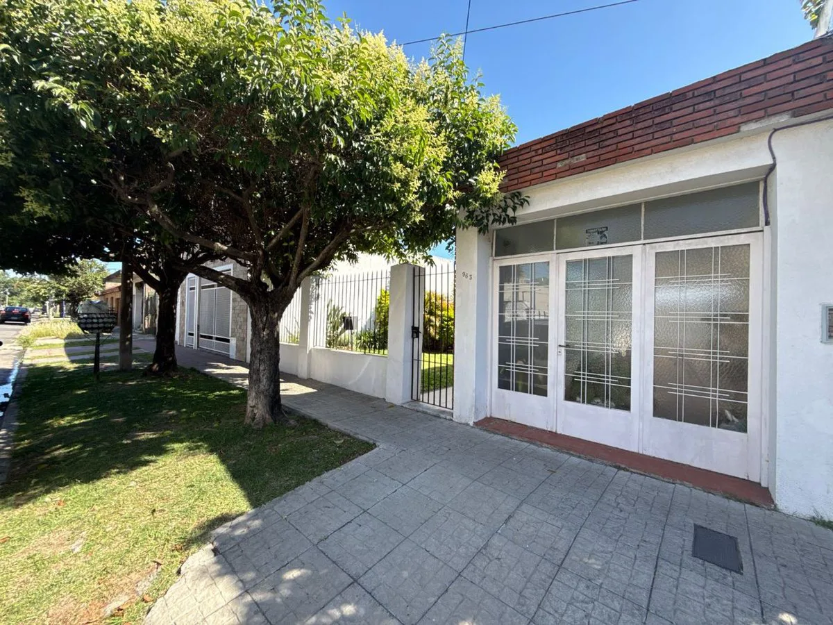 CASA EN VENTA 4 AMB C/GARAGE - MORON foto 3