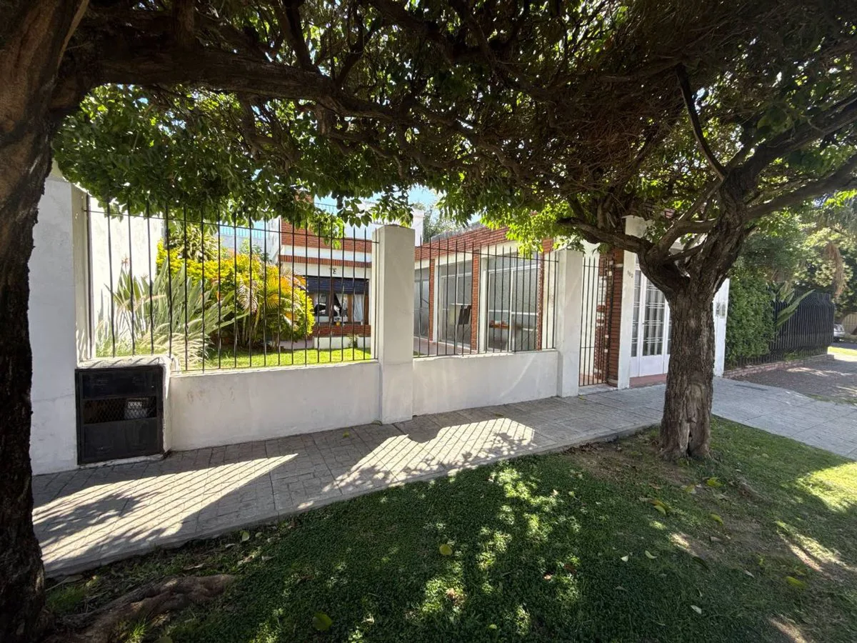 CASA EN VENTA 4 AMB C/GARAGE - MORON foto 4