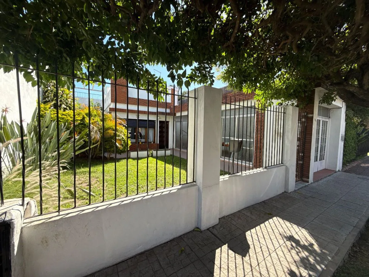 CASA EN VENTA 4 AMB C/GARAGE - MORON foto 5
