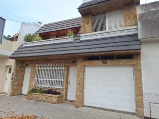 CASA PARA 2 FAMILIAS, 2 ENTRADAS INDIVIDUALES foto 1