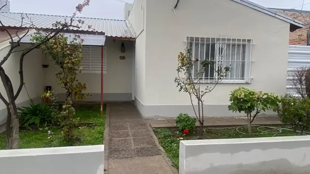 REMAX VENDE CASA 3 DORMITORIOS